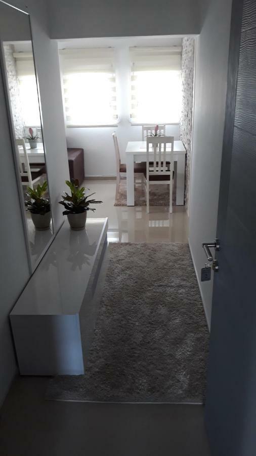 Apartmani Stijepovic พอดโกริกา ภายนอก รูปภาพ