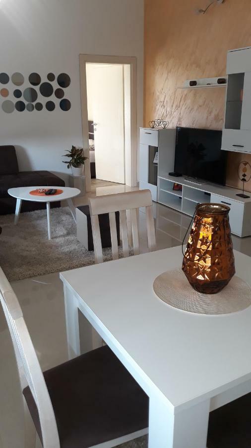 Apartmani Stijepovic พอดโกริกา ภายนอก รูปภาพ